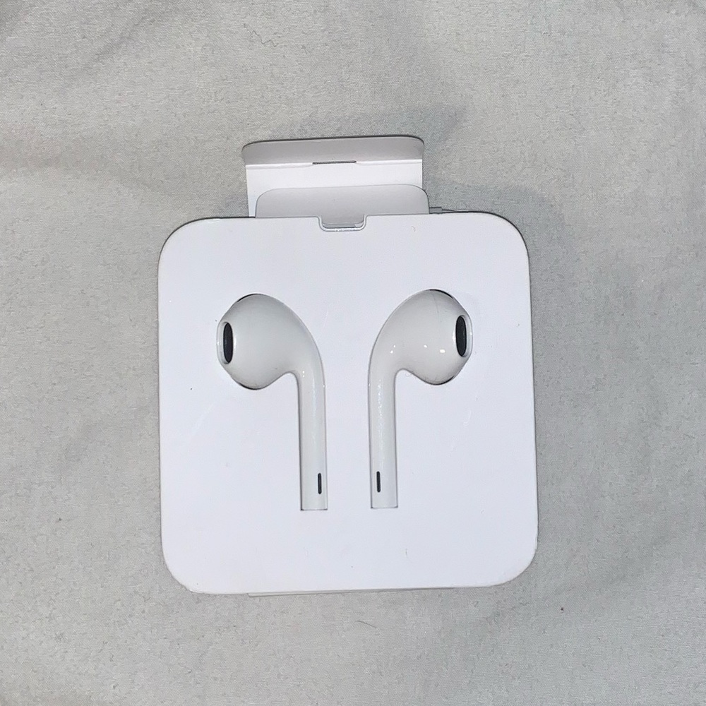 𝙰𝚙𝚙𝚕𝚎 𝙷𝚎𝚊𝚍𝚙𝚑𝚘𝚗𝚎𝚜